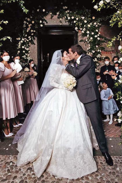 Entre los invitados se encontraban la madre del novio, Verónica Lario, las hermanas Bárbara y Eleonora y la hija mayor de Berlusconi, Marina, fruto de su primer matrimonio con Carla Dalla’ Oglio