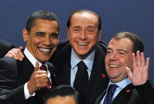 Berlusconi, rodeado por Obama y Medeved en el G-20 del 2009