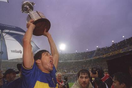 Bermúdez levanta la Libertadores 2000, ganada por Boca en Brasil