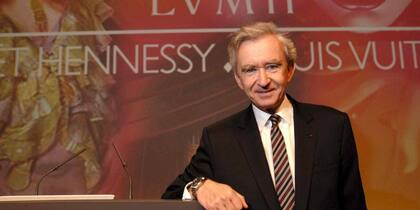 Bernard Arnault, a sus 74 años, es el dueño del conglomerado de marcas LVMH, que en sus arcas maneja empresas como Louis Vuitton, Christian Dior, Tiffany & Co, entre más de 70 marcas