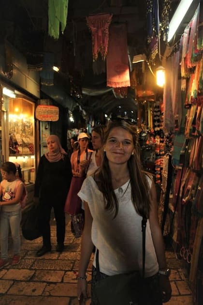 Bernardita unos minutos antes del episodio que vivió en un mercado de Israel