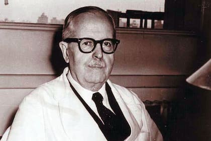 Bernardo Houssay recibió el premio Nobel de Medicina en 1947, y también fue removido de su cargo en la universidad por oponerse a Perón