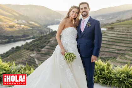 Bernardo llevó un elegante traje de Rosa & Teixeira, mientras que Ines impactó con un diseño strapless de Elie Saab. La boda se celebró en una finca ubicada en una de las zonas más bonitas del norte de Portugal. 