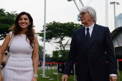 Bernie Ecclestone junto a su mujer en Singapur