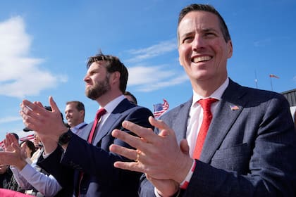 Bernie Moreno nació en Colombia y emigró a los cinco años a Estados Unidos