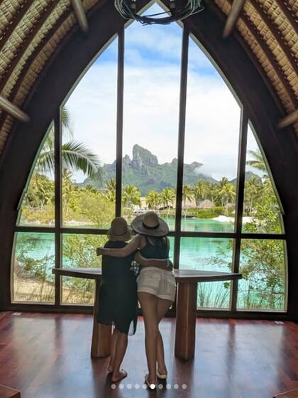 Berry junto a su hija, Nahla Ariela Aubry, disfrutando del paisaje