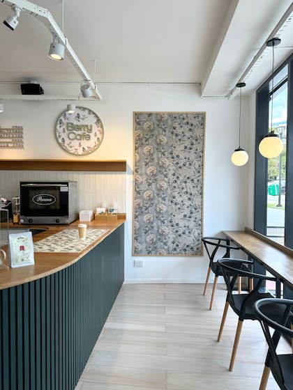 Berry tiene su propio café de especialidad (Berry Café), en el que se exhiben los empapelados colocados.