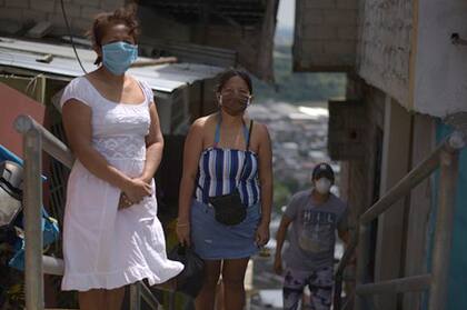 Bertha y su familia viven en un cerro en el norte de Guayaquil.