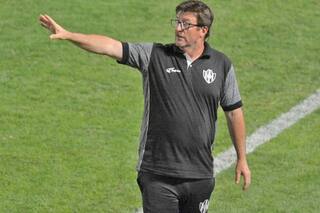 Berti, en llamas. Acusa al manager tras su despido: "En 5 minutos se puso de DT"