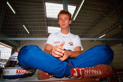 Bertrand Gachot debutó en karts a los 15 años y nueve temporadas más tarde se estrenaba en la Fórmula 1; luxemburgués de nacimiento, corrió con licencias belga y francesa