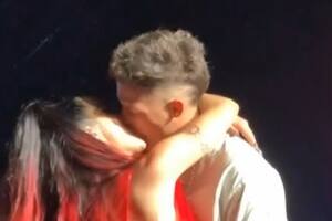 En pleno show: así fue el apasionado beso de Lali Espósito con Santi Maratea