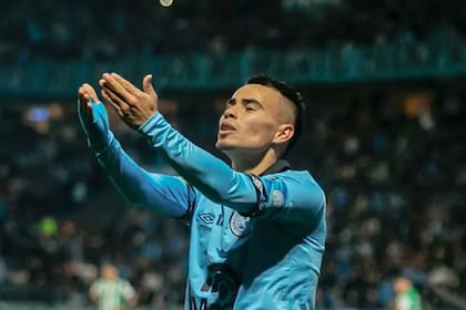 Besos para la tribuna, de Lucas Zelarayán