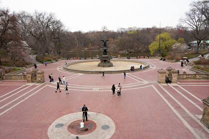 Bethesda Fountain, un ícono del Central Park, casi sin gente por el coronavirus