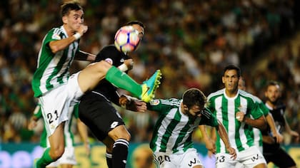 Betis y La Coruña empataron sin goles