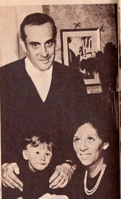 Beto Gianola en familia, con su esposa y su hijo Fabián