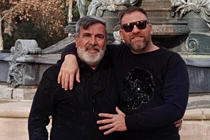 Beto y Ariel, durante uno de sus viajes