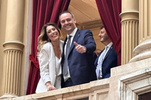 Adorni reunirá el martes a la mesa política tras el escándalo de los vuelos