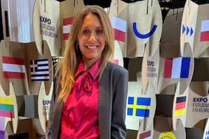 Quién es la mujer de Adorni: licenciada en administración y especialista en “coach ejecutivo y de vida”