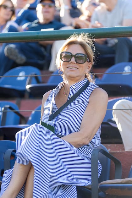 Bettina Bulgheroni apostó por un solero marinero para hacerle frente al calor del lunes