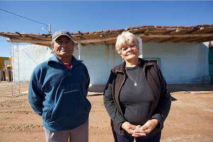 Betty Riveros esta asustada ya que el agua está contaminada con mercurio y cianuro