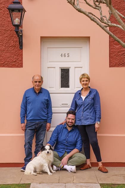 Betular junto a sus padres en la casa de Dolores.