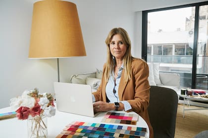 Bevcic comenzó su carrera profesional en el área de sistemas, pero con el tiempo decidió profesionalizarse en consultoría de imagen y colorimetría