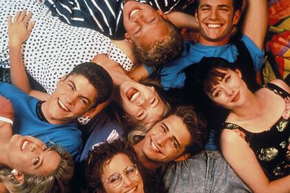 Doherty junto al resto del elenco protagónico de Beverly Hills 90210, un éxito de los 90