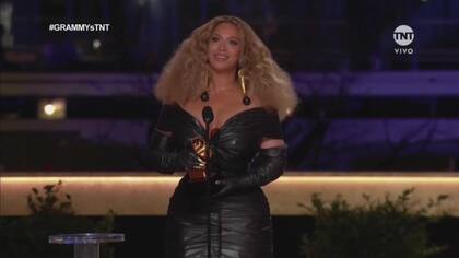 Beyonce recibe el Grammy a mejor perfomance R&B en una noche que sería histórica para la cantante