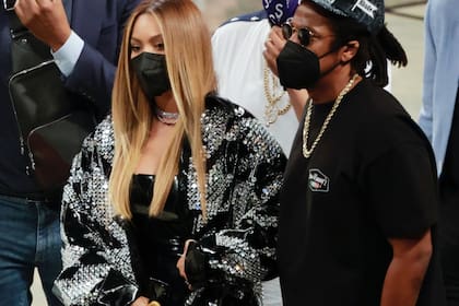 Beyoncé y Jay-Z disfrutaron juntos del partido de la NBA que enfrentó a los Milwaukee Bucks con los Brooklyn Nets