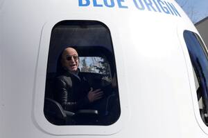 Jeff Bezos viajará al espacio: cómo seguir en vivo su aventura