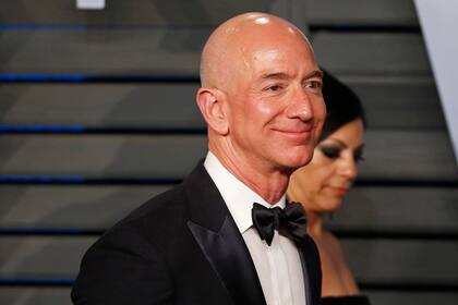 Bezos se convirtió en el hombre más rico del mundo, gracias a un aumento de las acciones de Amazon, y su fortuna ascendió a 112.000 millones de dólares