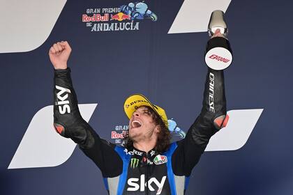 Marco Bezzecchi, del Sky Racing Team VR46, se impuso en Moto2 en el Gran Premio de Andalucía; su compañero de equipo, Luca Marini, que finalizó en la sexta posición, es la mayor promesa para montar próximamente en MotoGP, según la opinión de Valentino Rossi