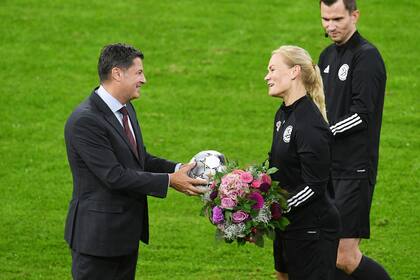 Un presente especial para Bibiana Steinhaus, la mujer que hizo historia en el arbitraje alemán y que tomó la decisión de retirarse a los 41 años.