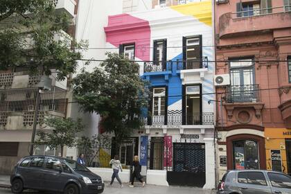 La fachada de la Biblioteca Lugones, en La Pampa 2215