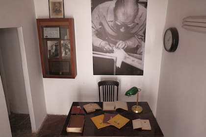 El cuarto de Borges recrea el espacio de la Biblioteca Cané, en Boedo, donde el escritor se recluía para leer y escribir