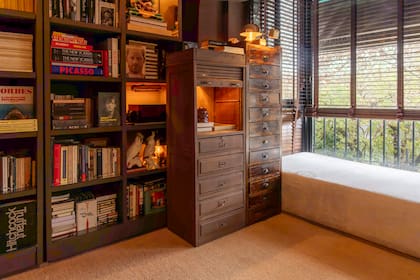 Bibliotecas Thompson y Globe Wernicke.