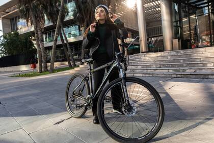 Bicicleta Renault con cuadro de aluminio y 21 velocidades.