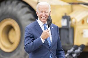 Bajo presión, Biden respira y se anota un triunfo: aprueban su mega plan de infraestructura
