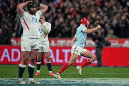 Bielle-Biarrey festeja el penal de Ramos y la conquista de Francia; el back batió el récord de tries en una versión del Seis Naciones, con 9, y anotó en los cinco partidos.