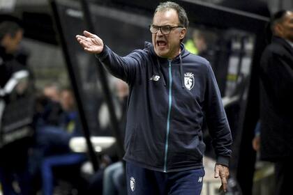 Bielsa comanda a un equipo que escolta a Norwich City en la segunda categoría de Inglaterra.