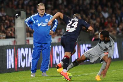 Bielsa da indicaciones, durante el partido del Marsella ante Burdeos