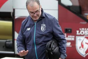 Bielsa le reclamaba 19 millones de euros al club que lo echó... pero cobrará dos millones gracias a una “cláusula paracaídas”