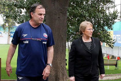 Bielsa y Bachelet, cuando el Loco era DT de la selección trasandina