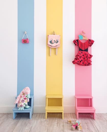 Bien colorida es la pared de un cuarto infantil de @pinasdeco
