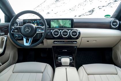 Bien techie. Las dos pantallas de 10,5” dominan el interior espacioso y confortable