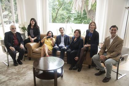 Eduardo Stupía, Gabriela Urtiaga, Carolina Biquard, Ralph Rugoff, Adriana Rosenberg, Teresa Anchorena y Facundo Gómez Minujín