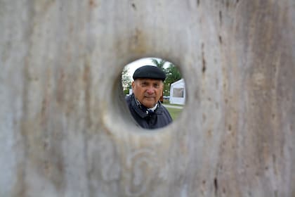 Fabriciano Gómez, escultor y alma mater de la Fundación Urunday, organizadora de la Bienal de esculturas y el encuentro internacional en el Impenetrable.