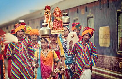 Bienvenida a los pasajeros del Decan Odyssey en Jaipur.