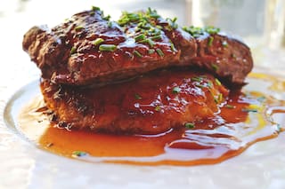 Bife con salsa de caramelo y coñac