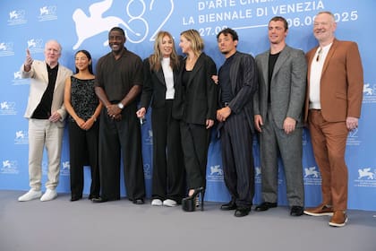 Bigelow (en el centro) junto a los protagonistas de la película en el último Festival de Cine de Venecia